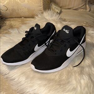 Nike Air Max Black and White Women’s Athletic Shoes Size 11